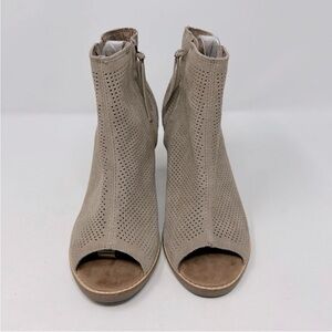 TOMS Suede Heeled Ankle Boots Open Toe Taupe Tan Gray Size 8 Perforated Bohemian